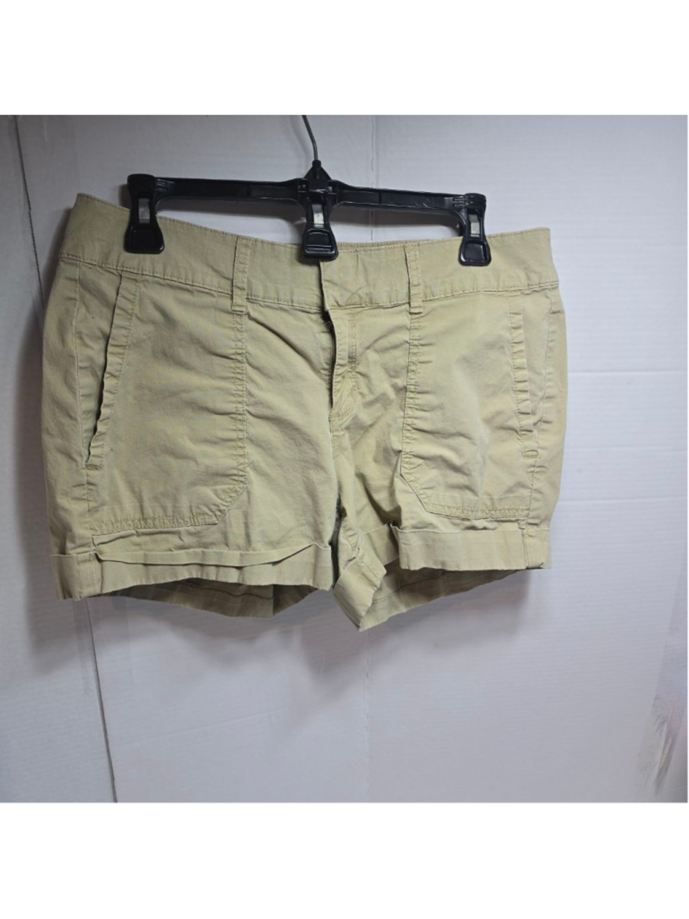 Women's a.n.a Khaki Cargo Shorts Size 6